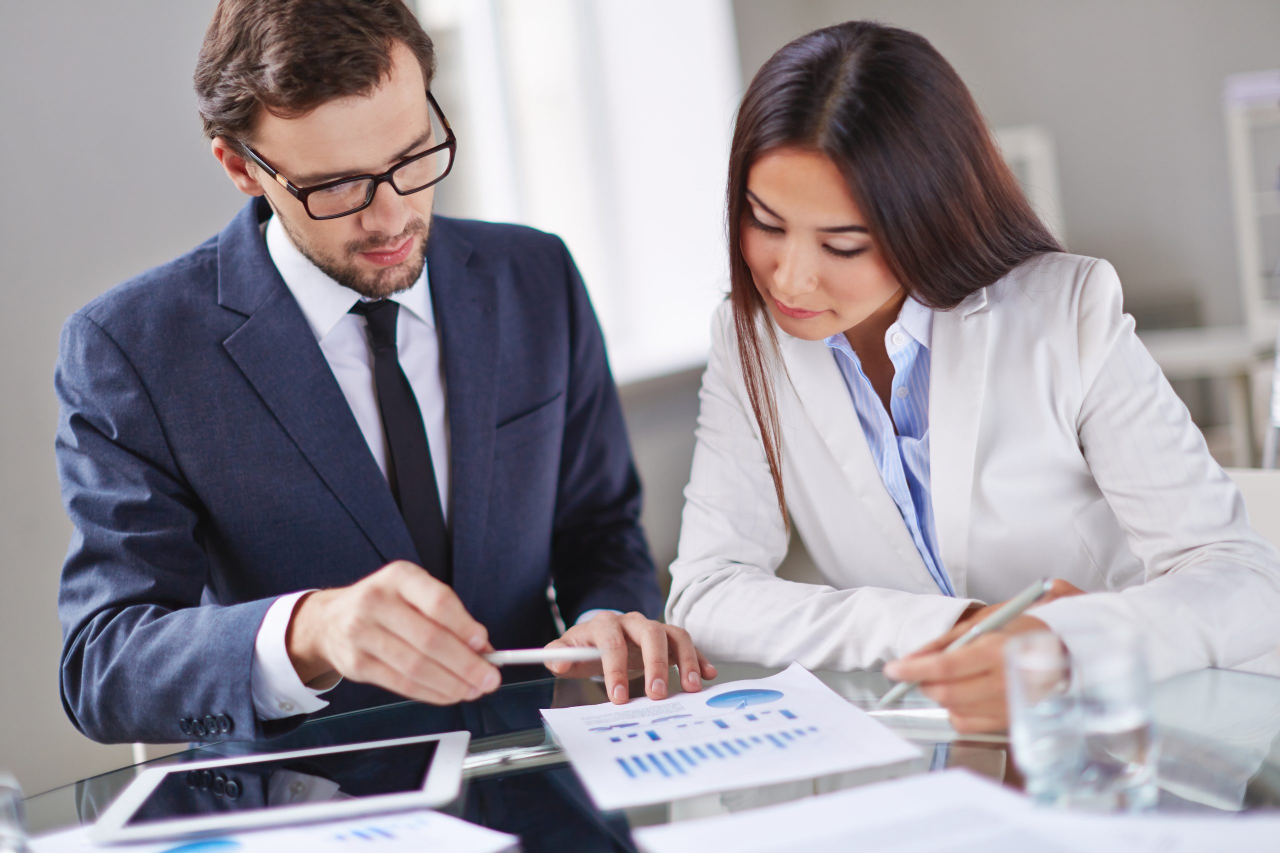 Descarbonização Empresarial: O Imperativo Estratégico para a Competitividade e Sustentabilidade